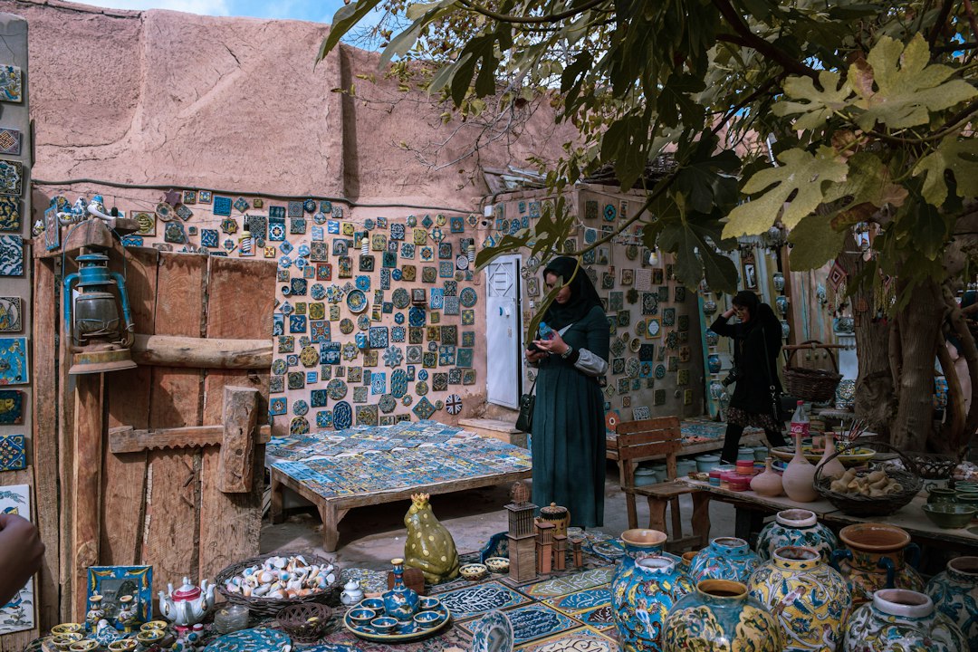 微信里点开的砸金花链接，找客服充房卡开房间前该核对什么？从链接落地页的客